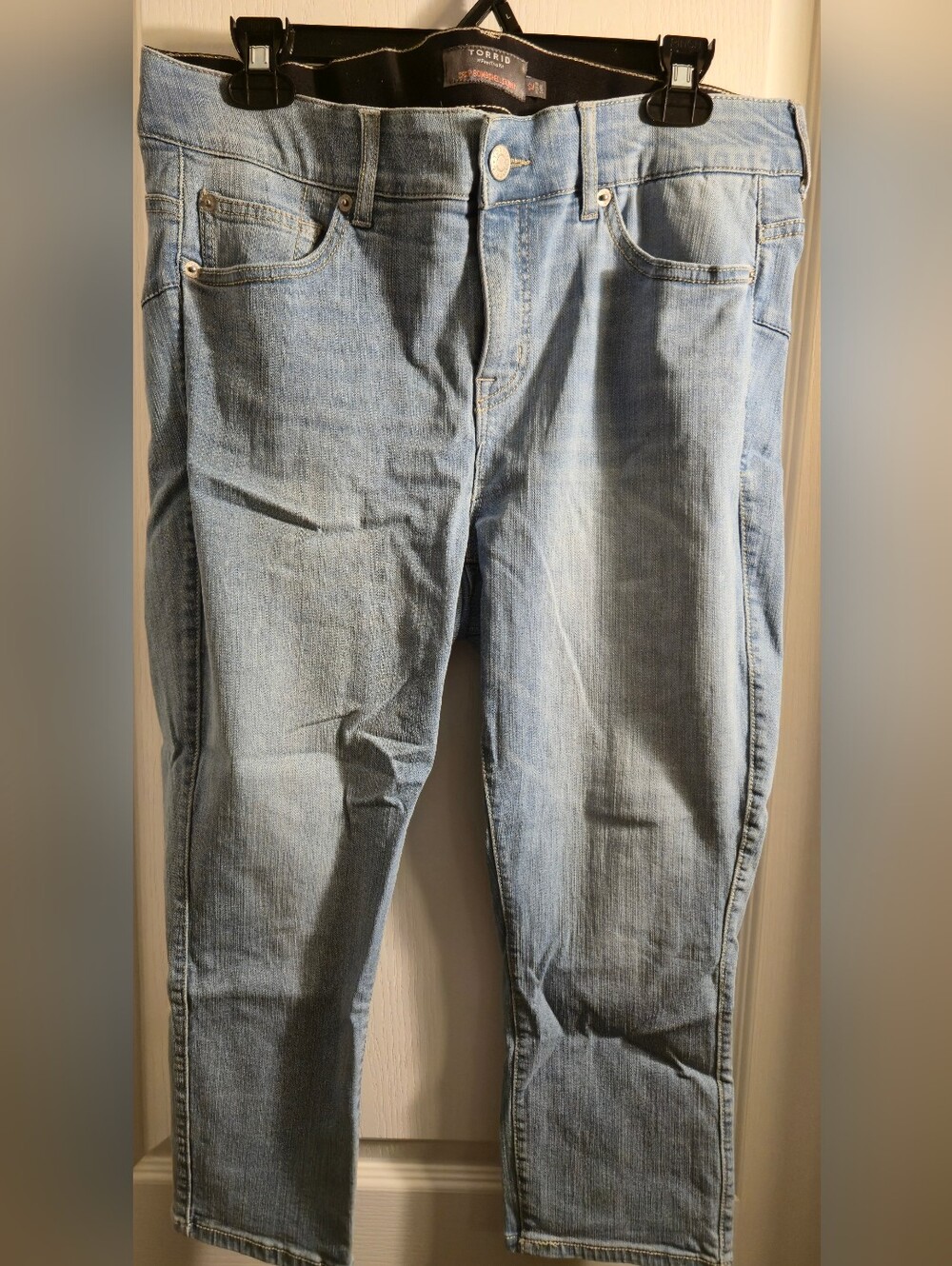 Torrid Lightwash Crop Bombshell Skinny Jeans